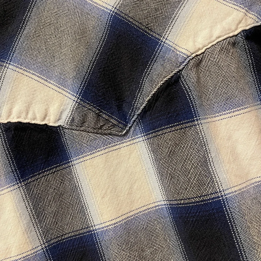 Levi's Men's XL Blue Plaid Snap Button Flannel Shirt Grunge Distressed‎
